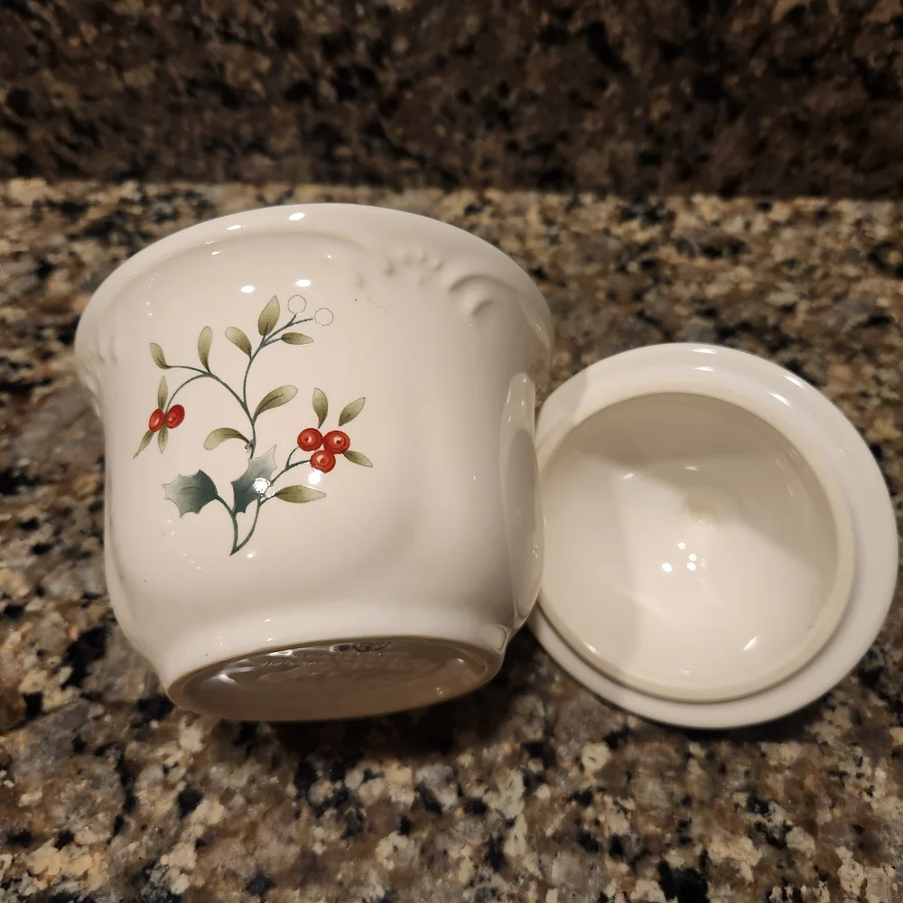 Pfaltzgraff Winterberry Sugar Bowl With Lid